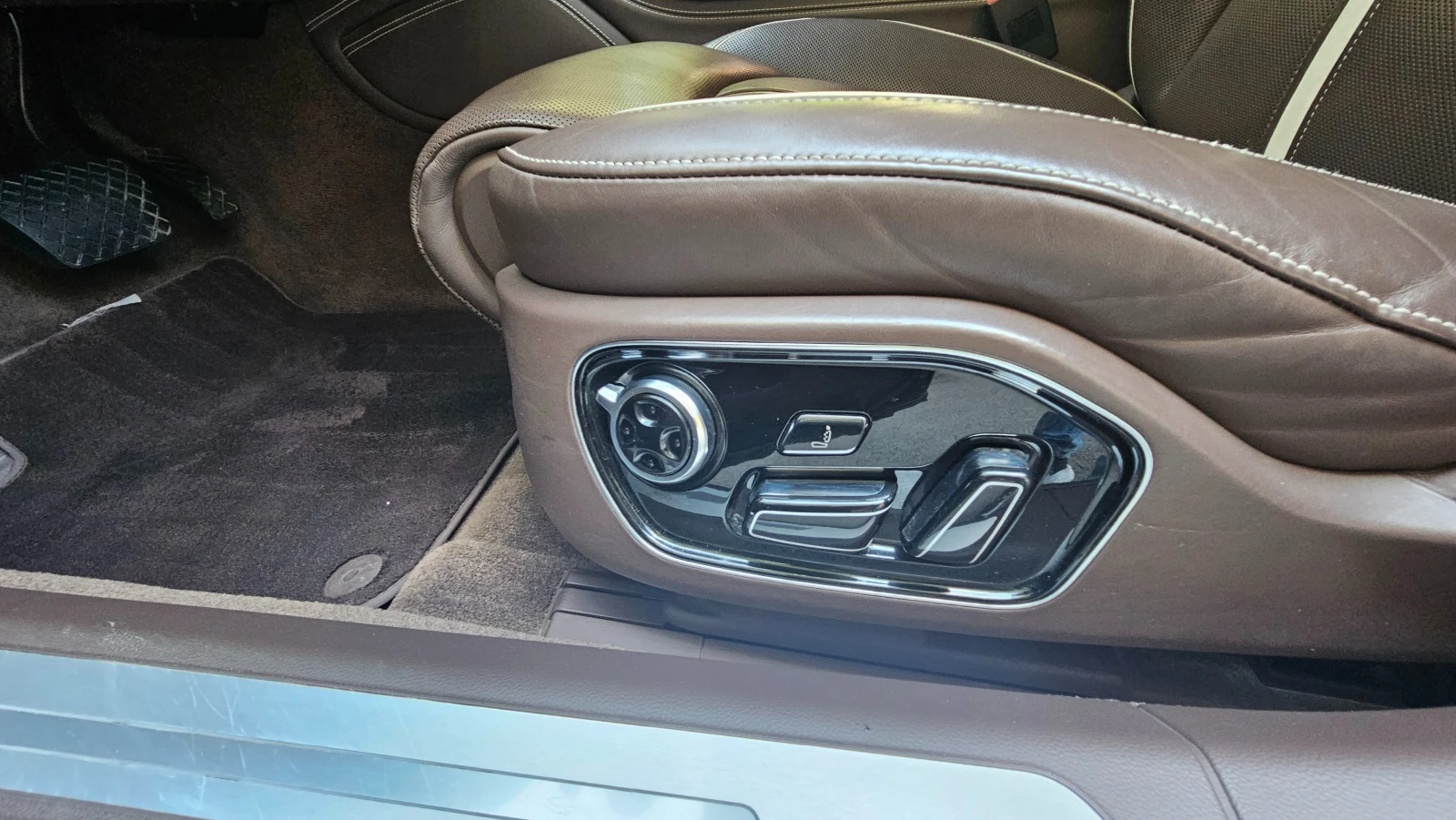 Audi A8 4.2 TDI Quattro/Дистроник/Matrix LED, снимка 14 - Автомобили и джипове - 54840080