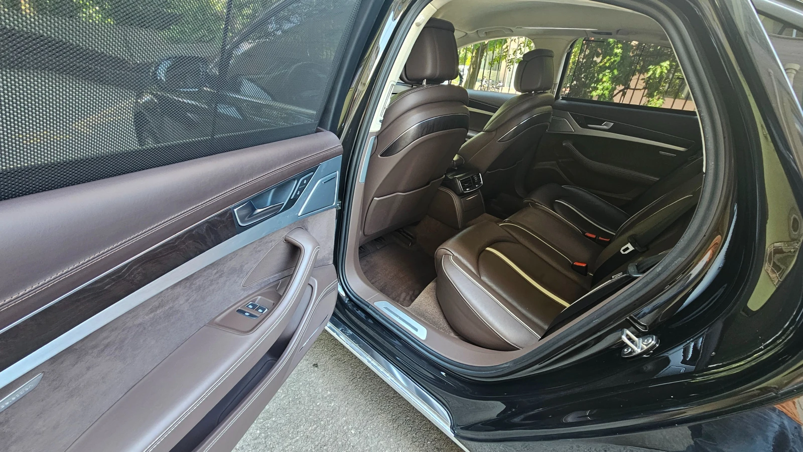 Audi A8 4.2 TDI Quattro/Дистроник/Matrix LED, снимка 9 - Автомобили и джипове - 54840080