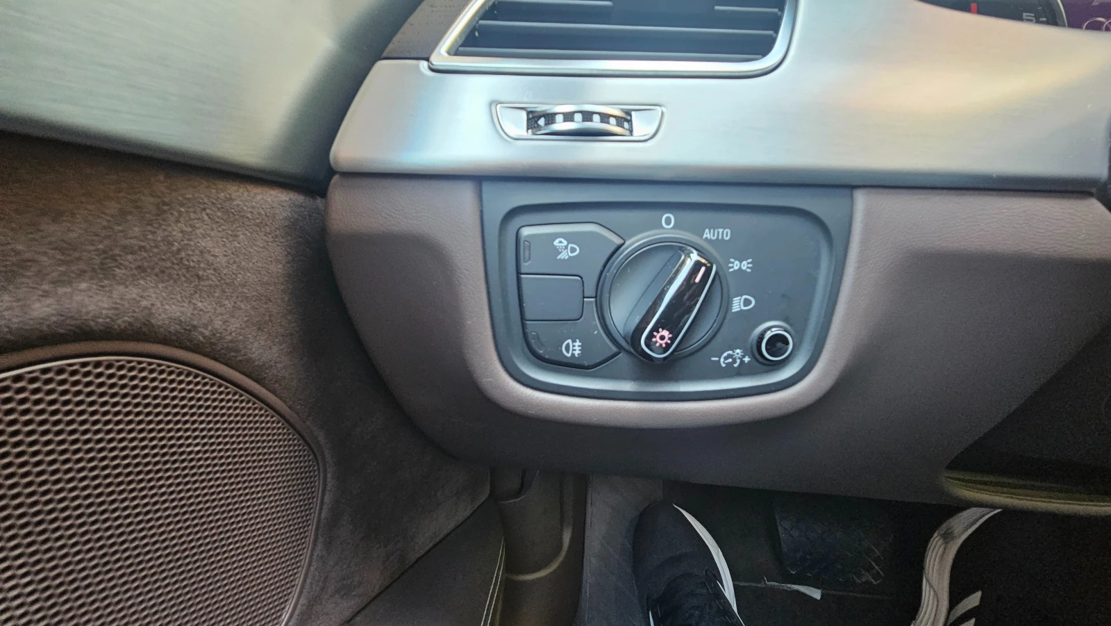 Audi A8 4.2 TDI Quattro/Дистроник/Matrix LED, снимка 15 - Автомобили и джипове - 54840080