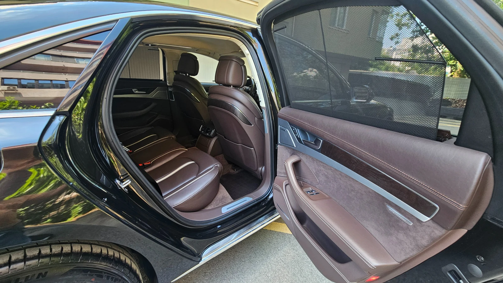 Audi A8 4.2 TDI Quattro/Дистроник/Matrix LED, снимка 10 - Автомобили и джипове - 54840080