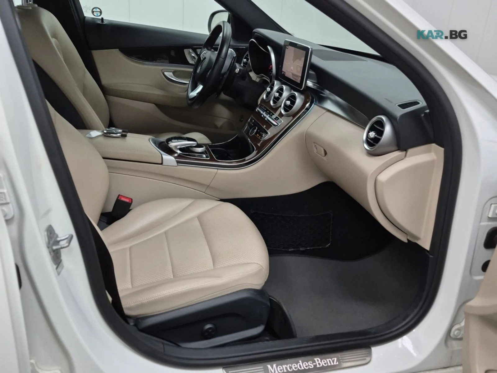 Mercedes-Benz C 300 4MATIC Автокредит Цена до България, снимка 12 - Автомобили и джипове - 54943337