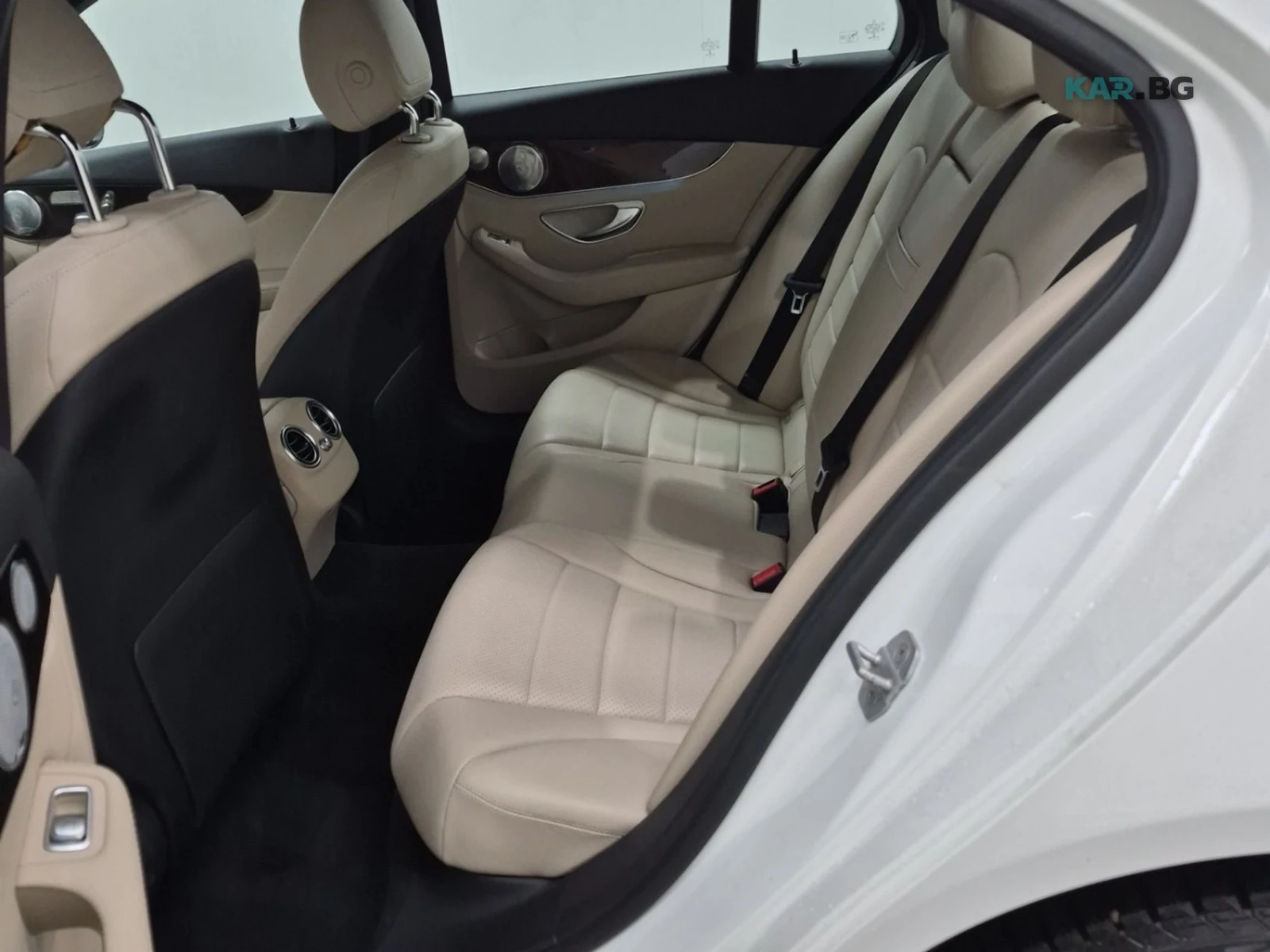 Mercedes-Benz C 300 4MATIC Автокредит Цена до България, снимка 14 - Автомобили и джипове - 54943337