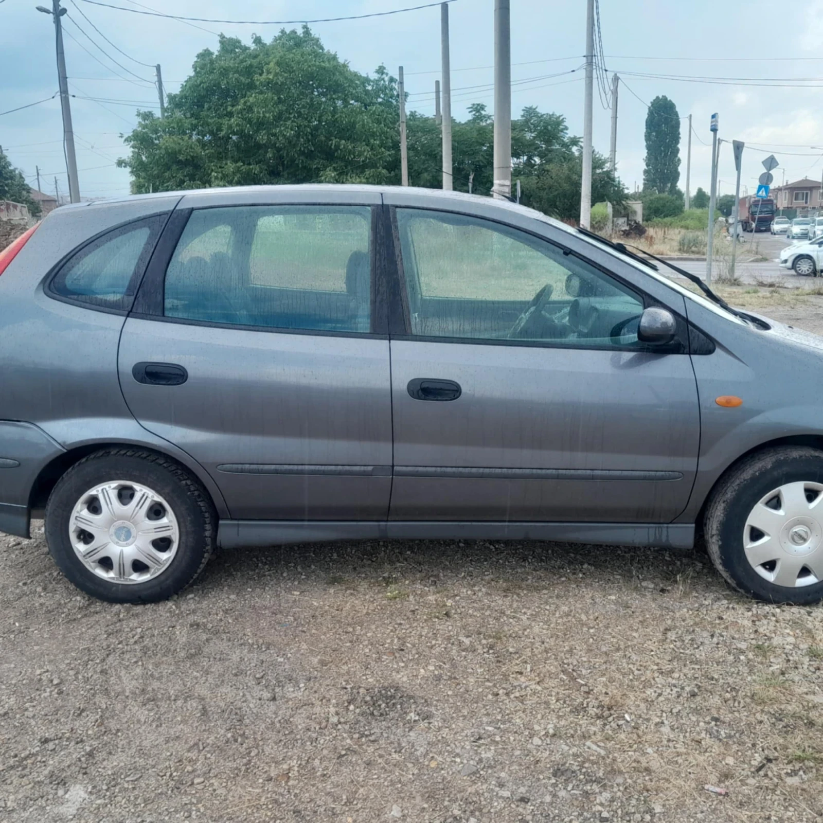 Nissan Almera tino 11111