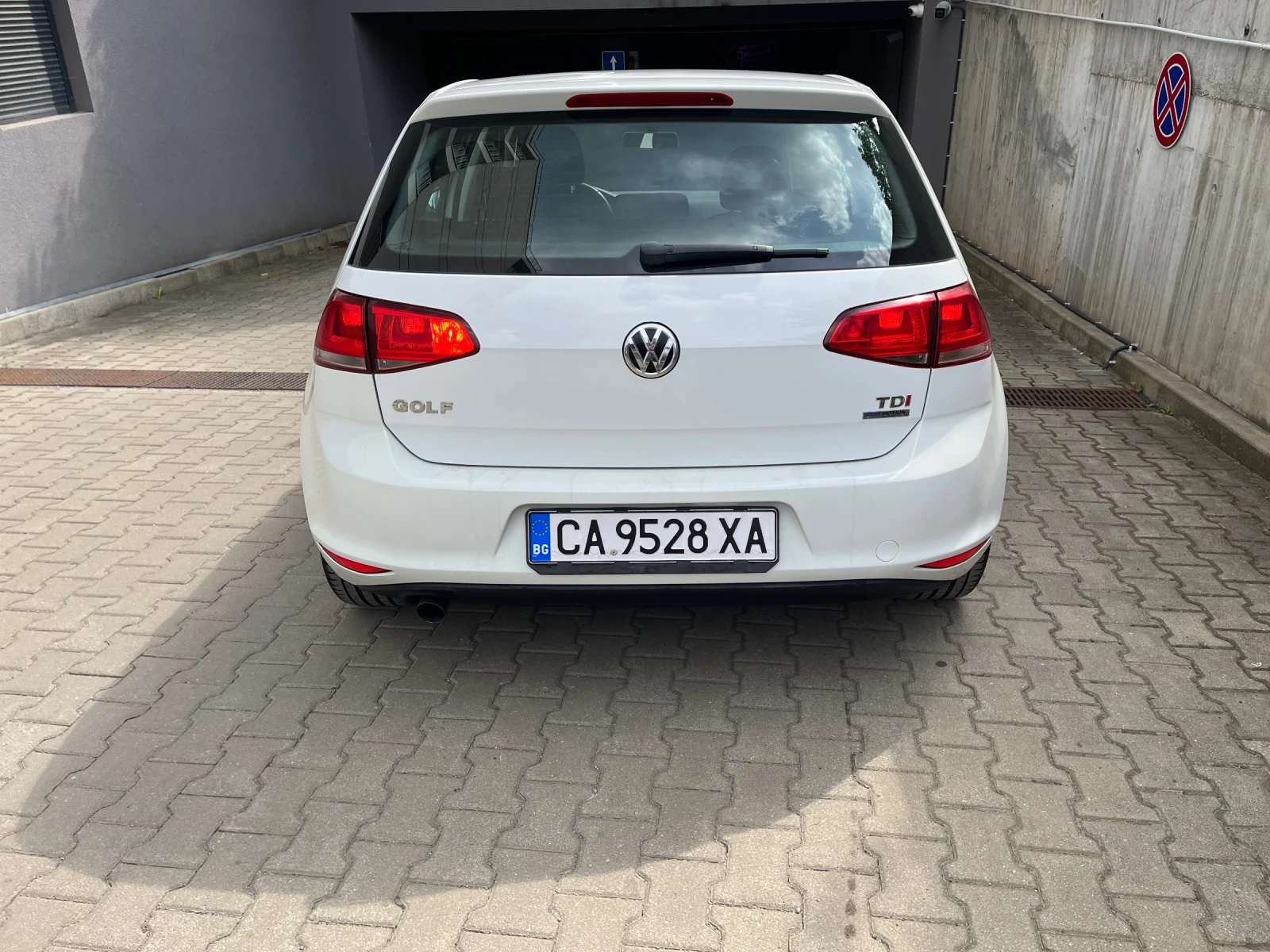 VW Golf 1.6 TDI, снимка 6 - Автомобили и джипове - 55166273
