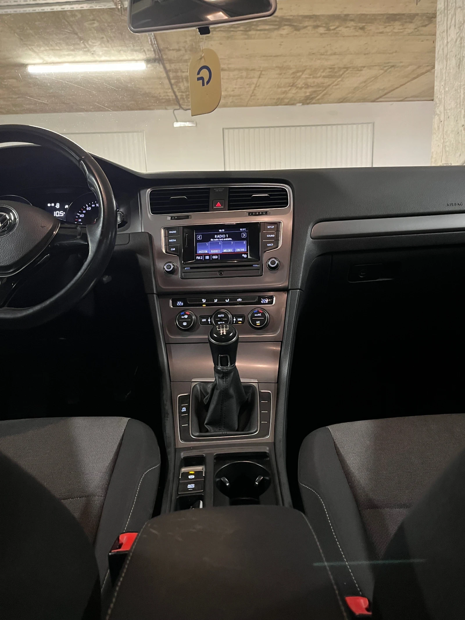 VW Golf 1.6 TDI, снимка 10 - Автомобили и джипове - 55166273