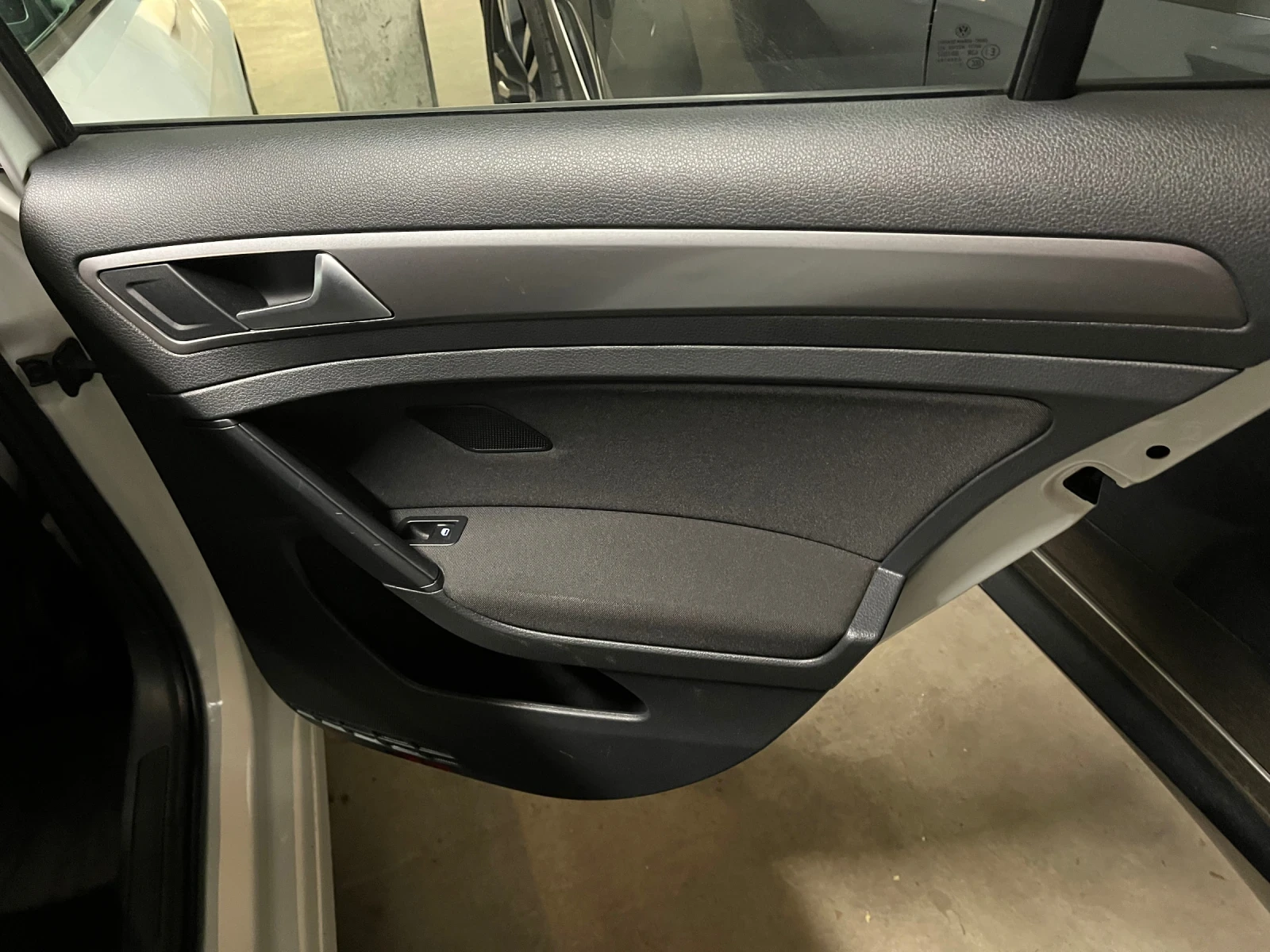 VW Golf 1.6 TDI, снимка 14 - Автомобили и джипове - 55166273