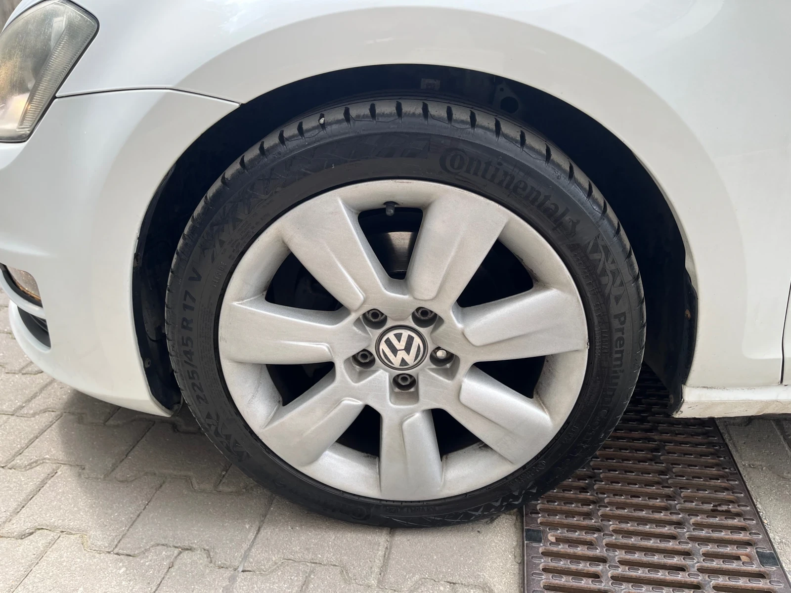VW Golf 1.6 TDI, снимка 7 - Автомобили и джипове - 55166273