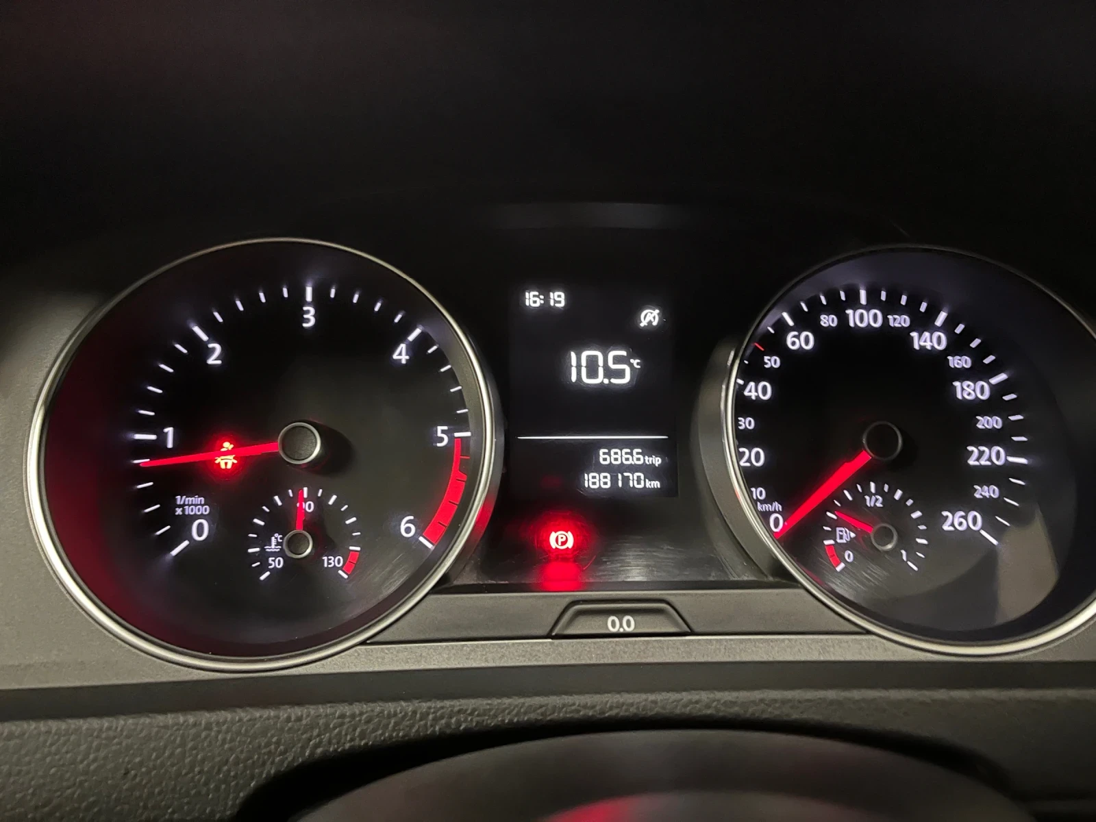 VW Golf 1.6 TDI, снимка 11 - Автомобили и джипове - 55166273