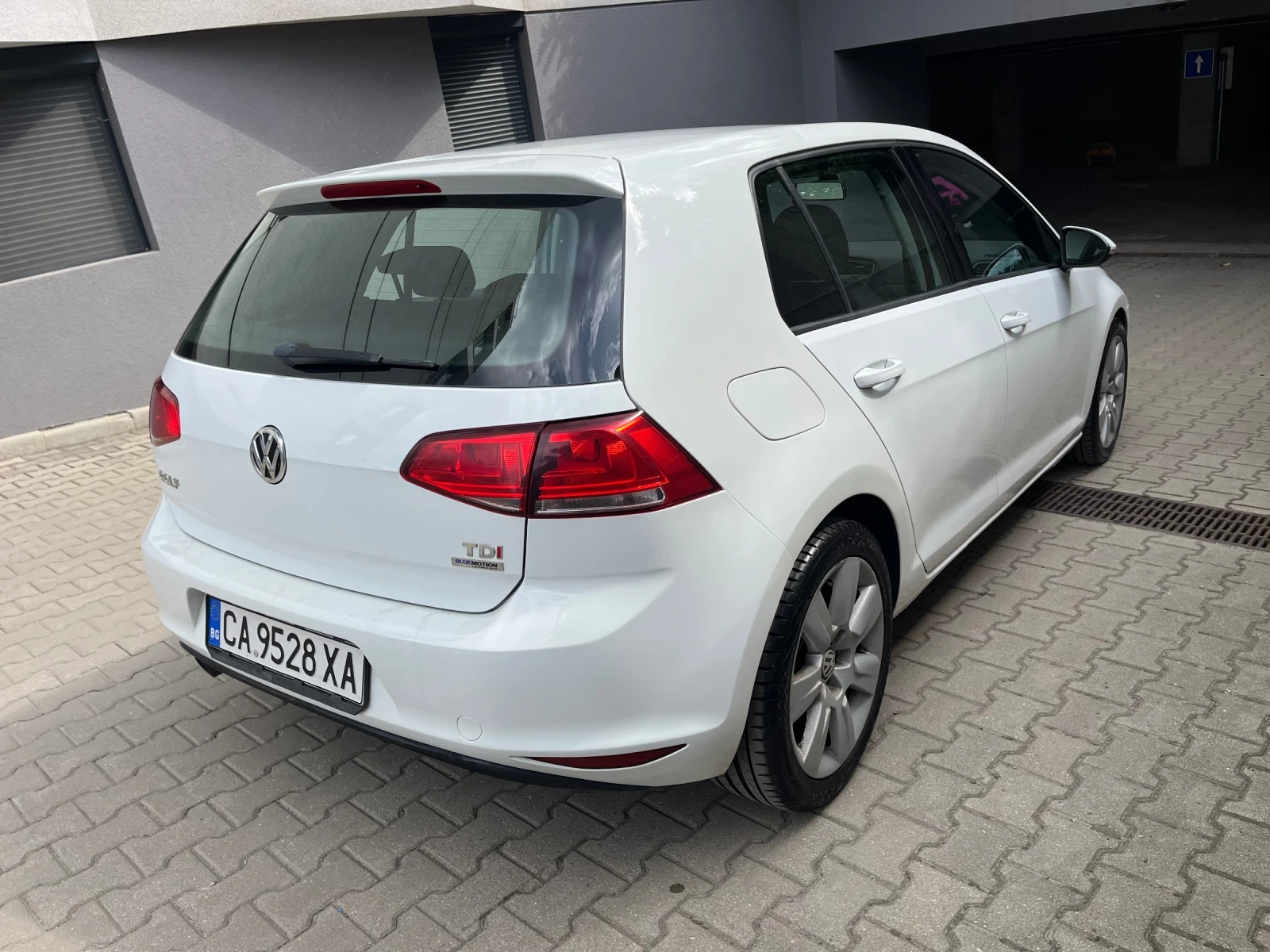 VW Golf 1.6 TDI, снимка 5 - Автомобили и джипове - 55166273