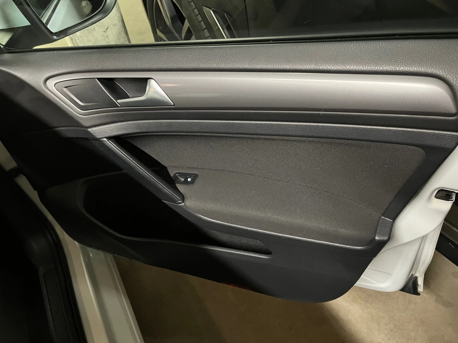 VW Golf 1.6 TDI, снимка 15 - Автомобили и джипове - 55166273
