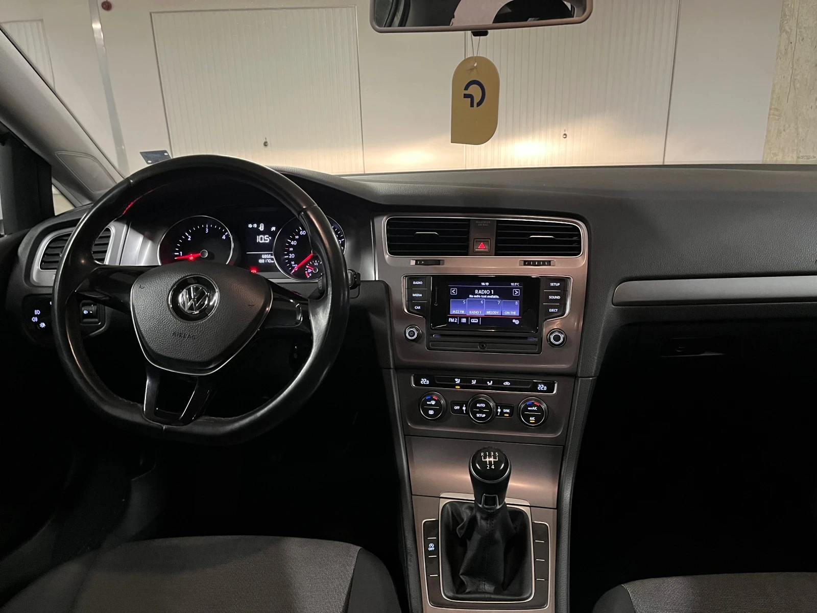 VW Golf 1.6 TDI, снимка 9 - Автомобили и джипове - 55166273