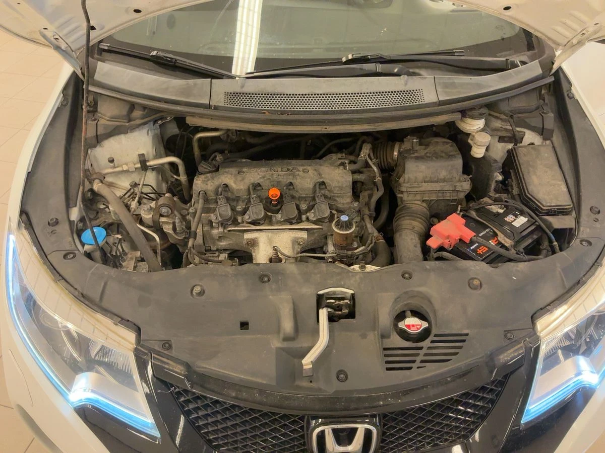 Honda Civic 1.8 Бензин V-tec Sport, снимка 9 - Автомобили и джипове - 55276739