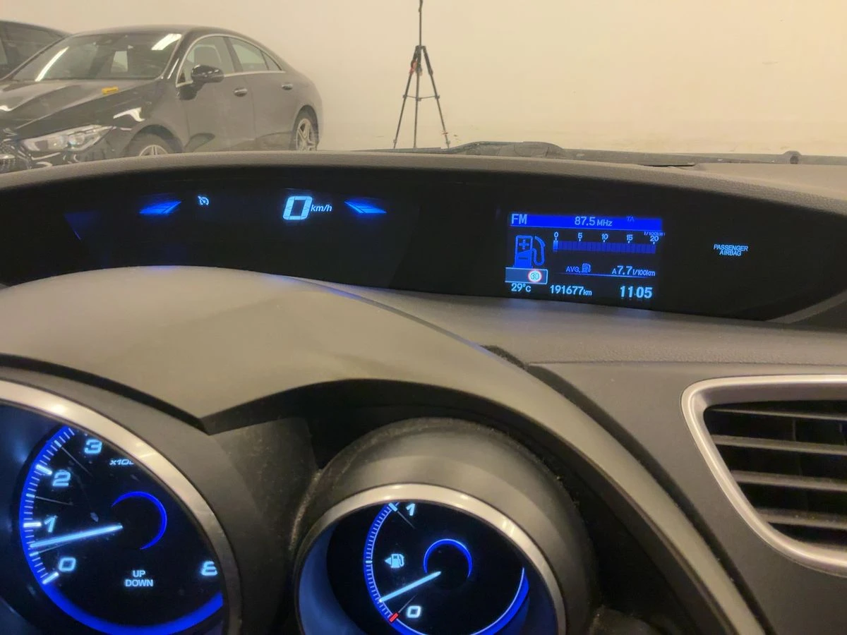 Honda Civic 1.8 Бензин V-tec Sport, снимка 5 - Автомобили и джипове - 55276739