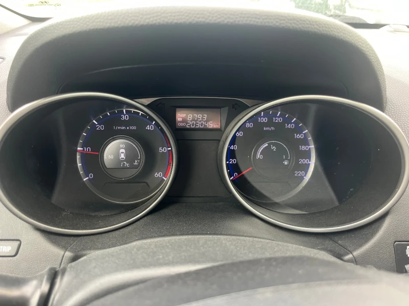 Hyundai IX35 2.0 TDi 4x4 , снимка 9 - Автомобили и джипове - 50396475