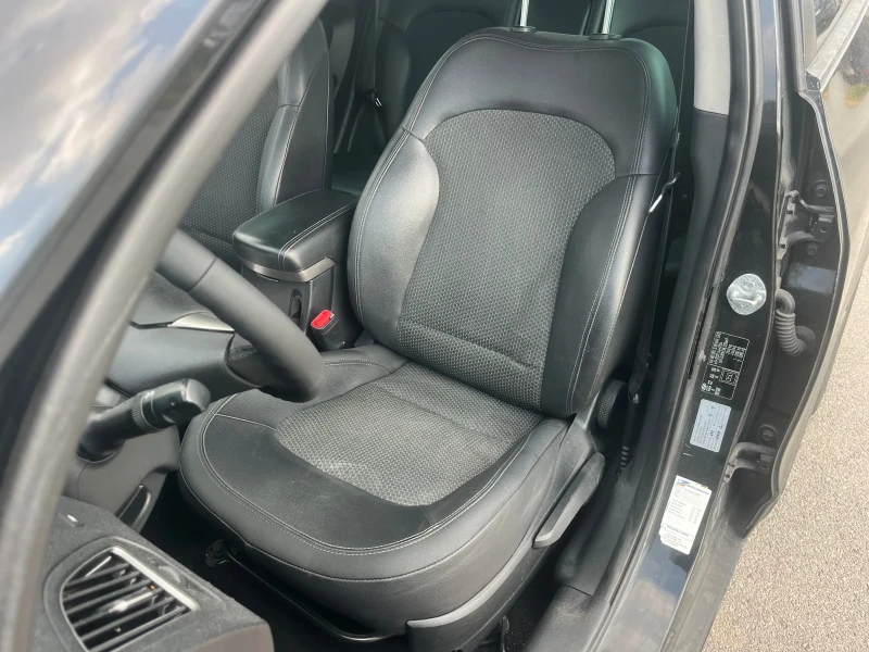 Hyundai IX35 2.0 TDi 4x4 , снимка 10 - Автомобили и джипове - 50396475