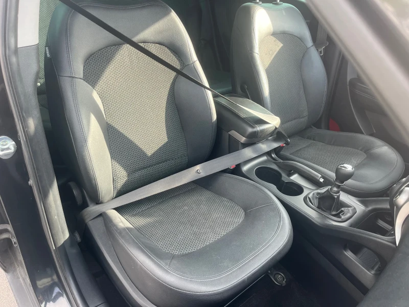 Hyundai IX35 2.0 TDi 4x4 , снимка 12 - Автомобили и джипове - 50396475