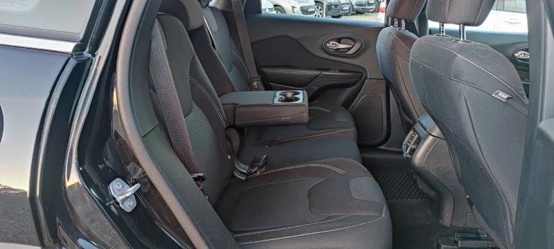Jeep Cherokee 2.0 M-jet 4x4, снимка 13 - Автомобили и джипове - 52849675
