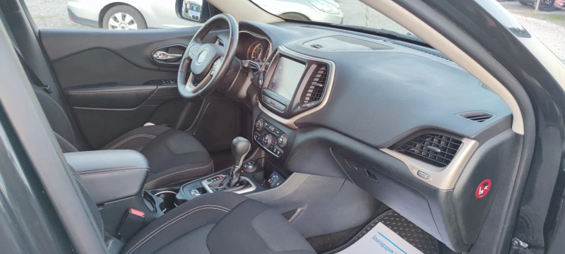 Jeep Cherokee 2.0 M-jet 4x4, снимка 12 - Автомобили и джипове - 52849675