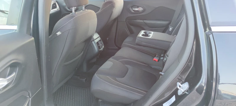 Jeep Cherokee 2.0 M-jet 4x4, снимка 17 - Автомобили и джипове - 52849675