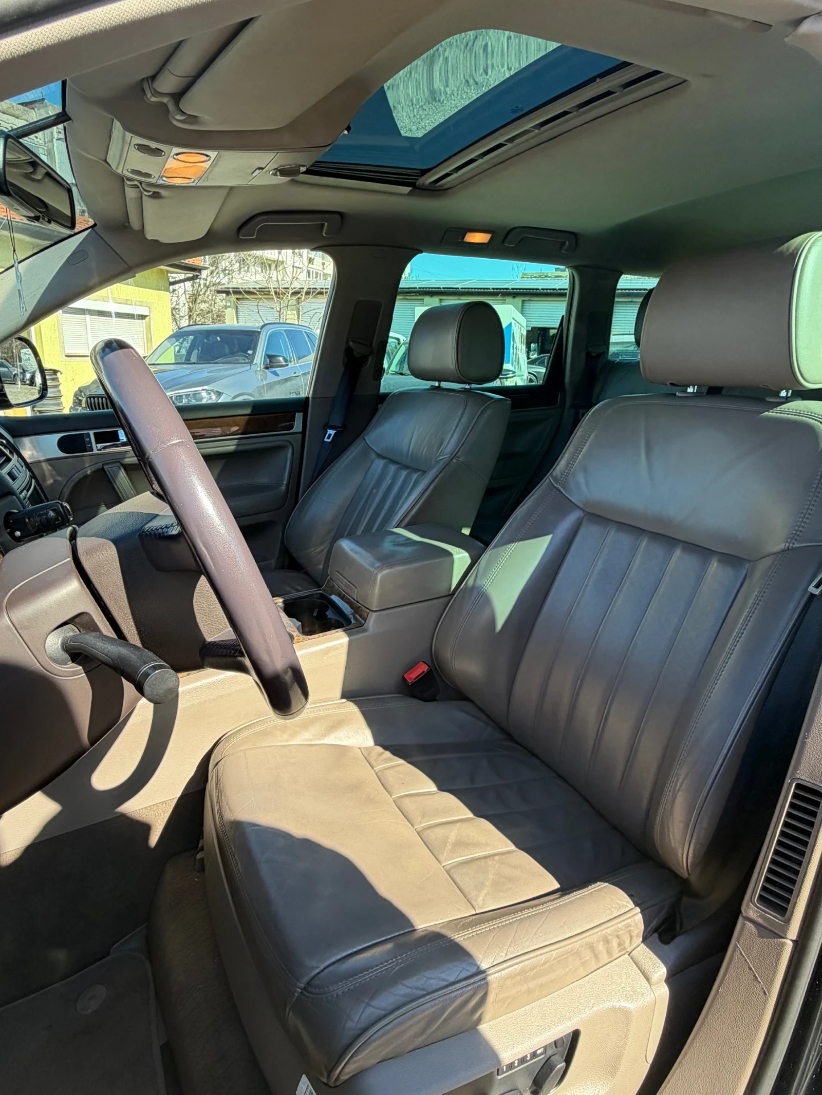 VW Touareg 3.0 TDI , снимка 9 - Автомобили и джипове - 54000692