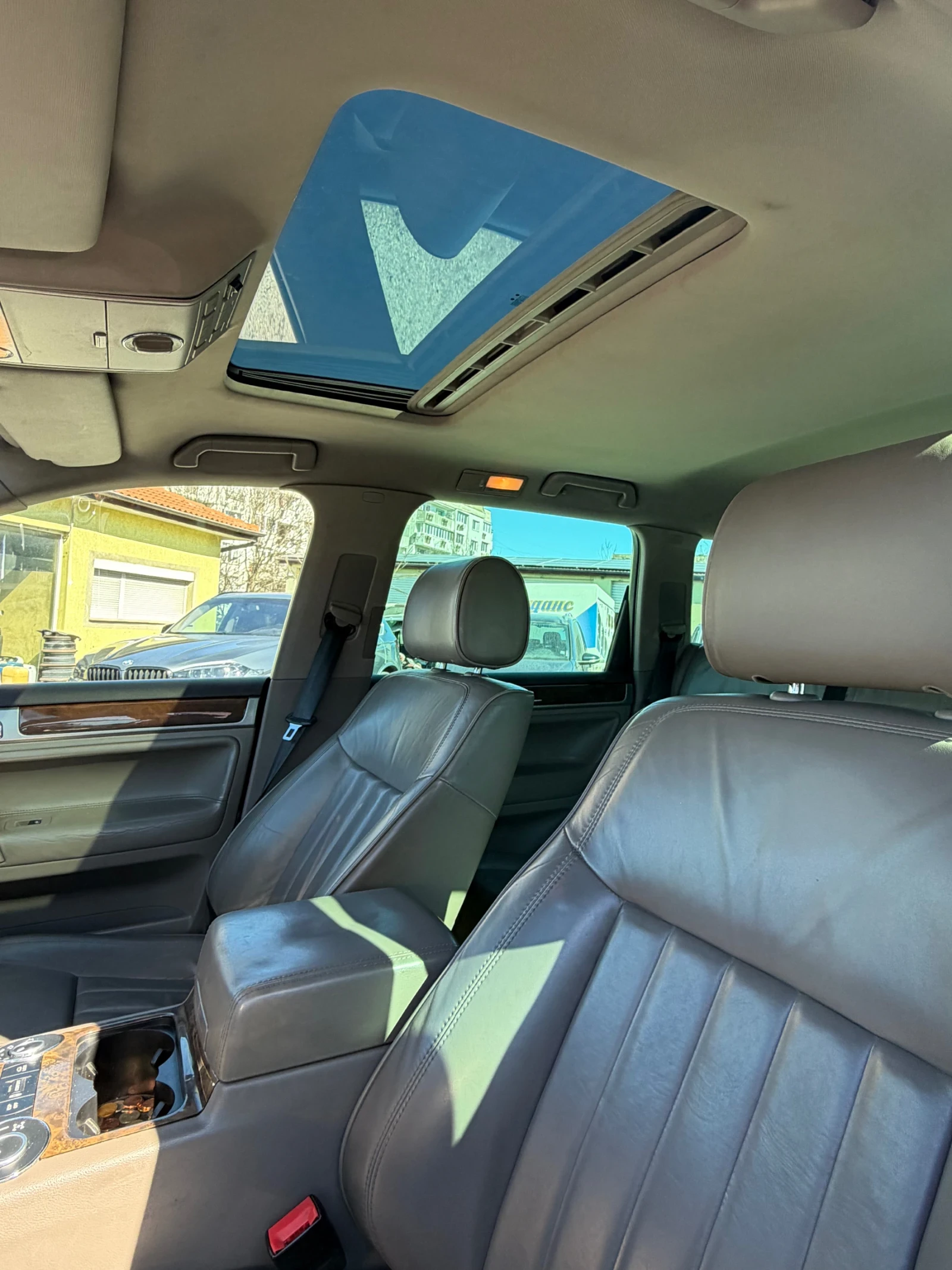 VW Touareg 3.0 TDI , снимка 15 - Автомобили и джипове - 54000692