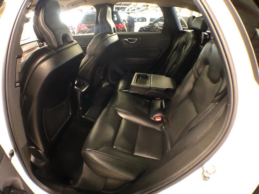 Volvo XC60  Hybrid Plug-in Recharge Inscription Expression eA, снимка 16 - Автомобили и джипове - 54564547