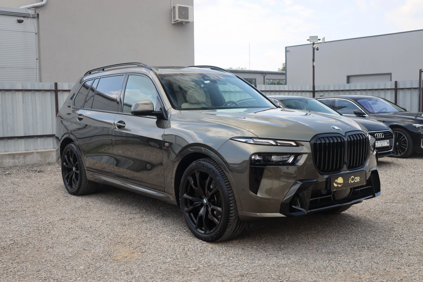 BMW X7 40i xDrive M AIR Pano KeyGO MASSAGE SoftCl HlK 360 | Mobile.bg � ����������� 3