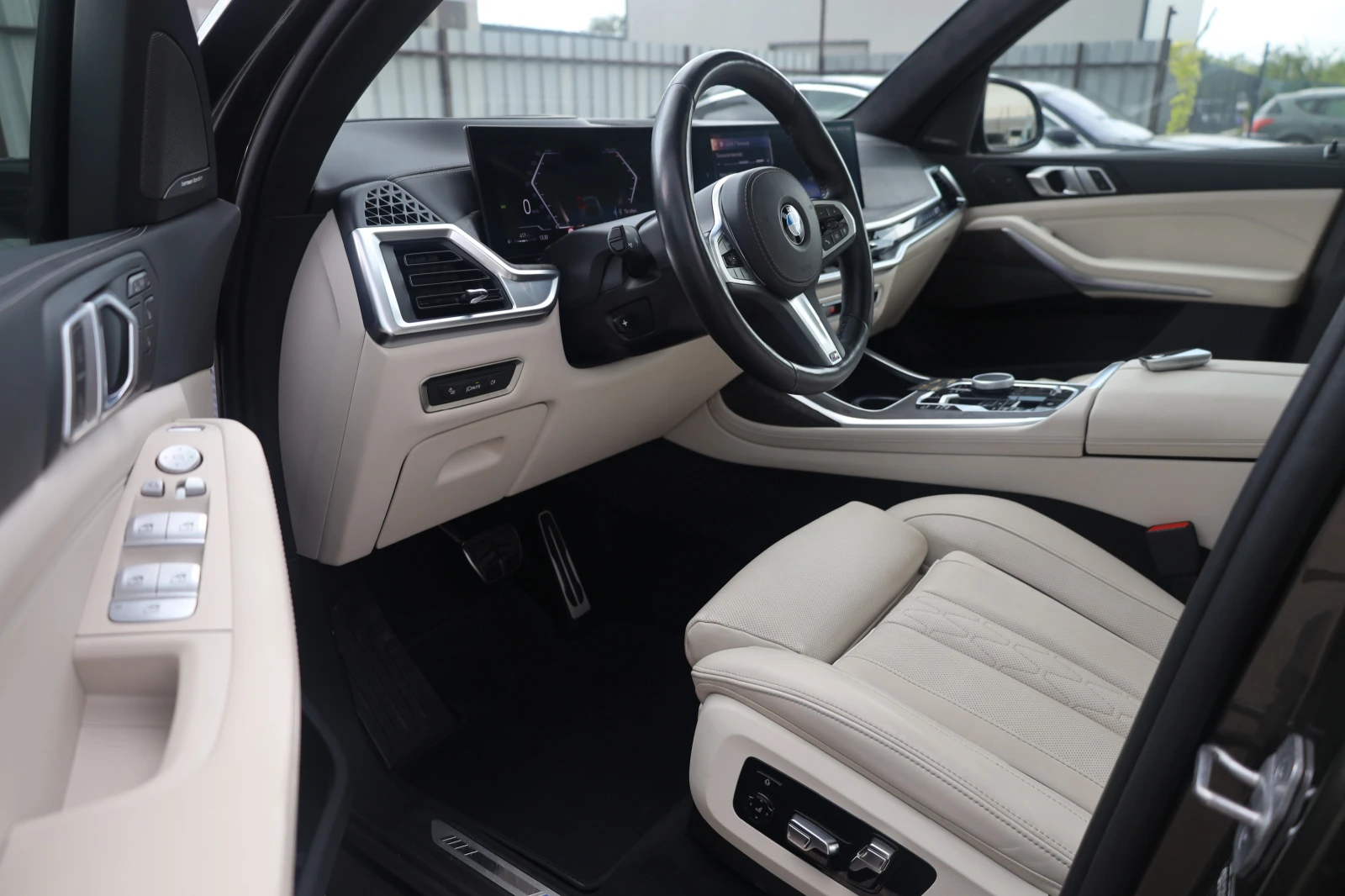 BMW X7 40i xDrive M AIR Pano KeyGO MASSAGE SoftCl HlK 360 | Mobile.bg � ����������� 12