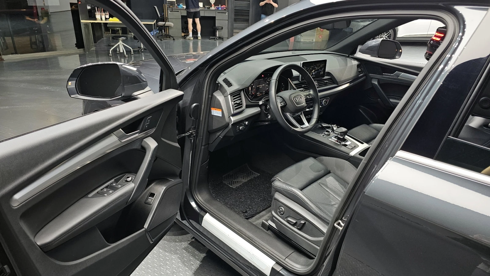 Audi Q5 45 TFSI quattro Premium, снимка 8 - Автомобили и джипове - 55541271