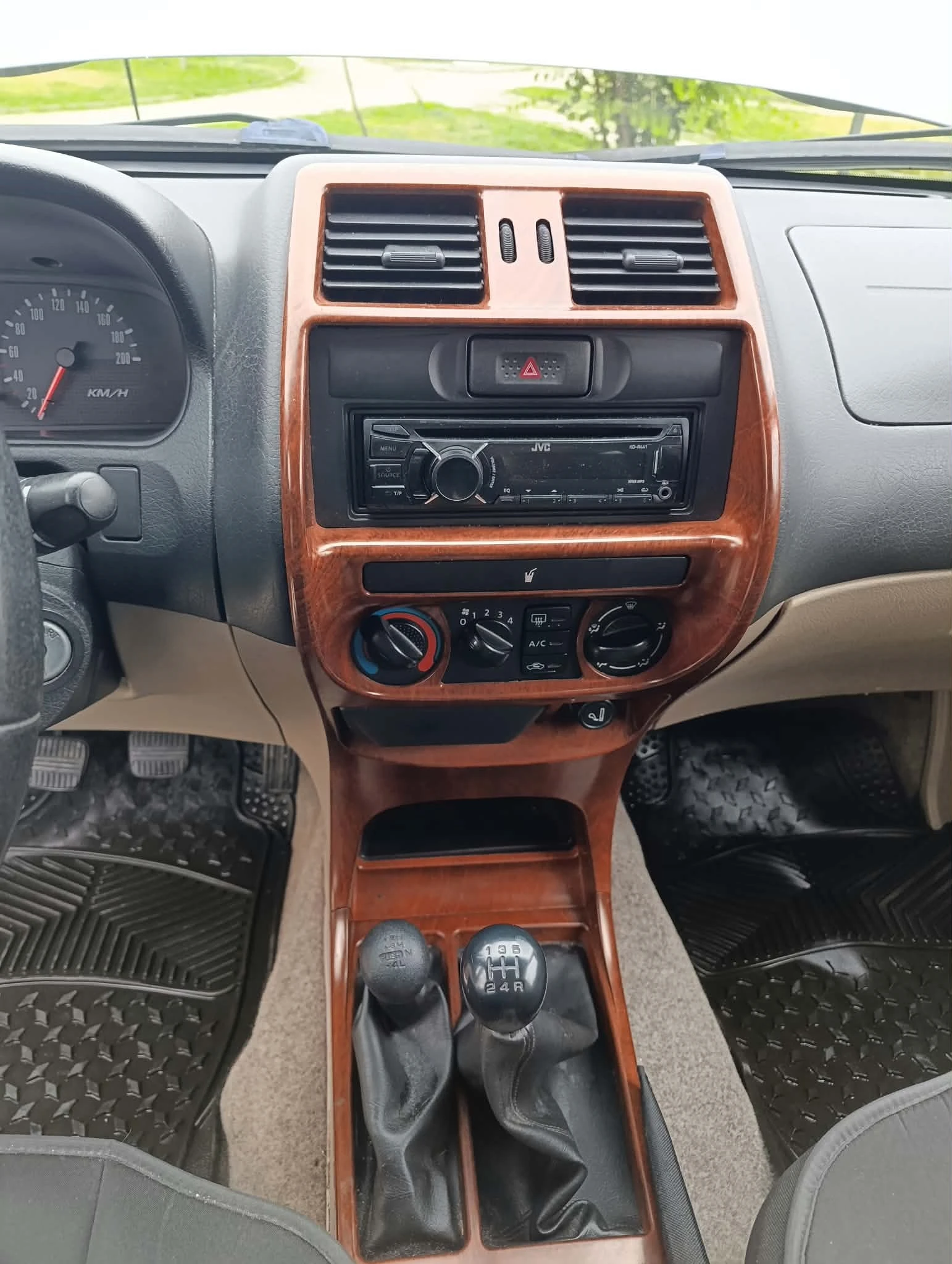 Nissan Terrano, снимка 2 - Автомобили и джипове - 56527494