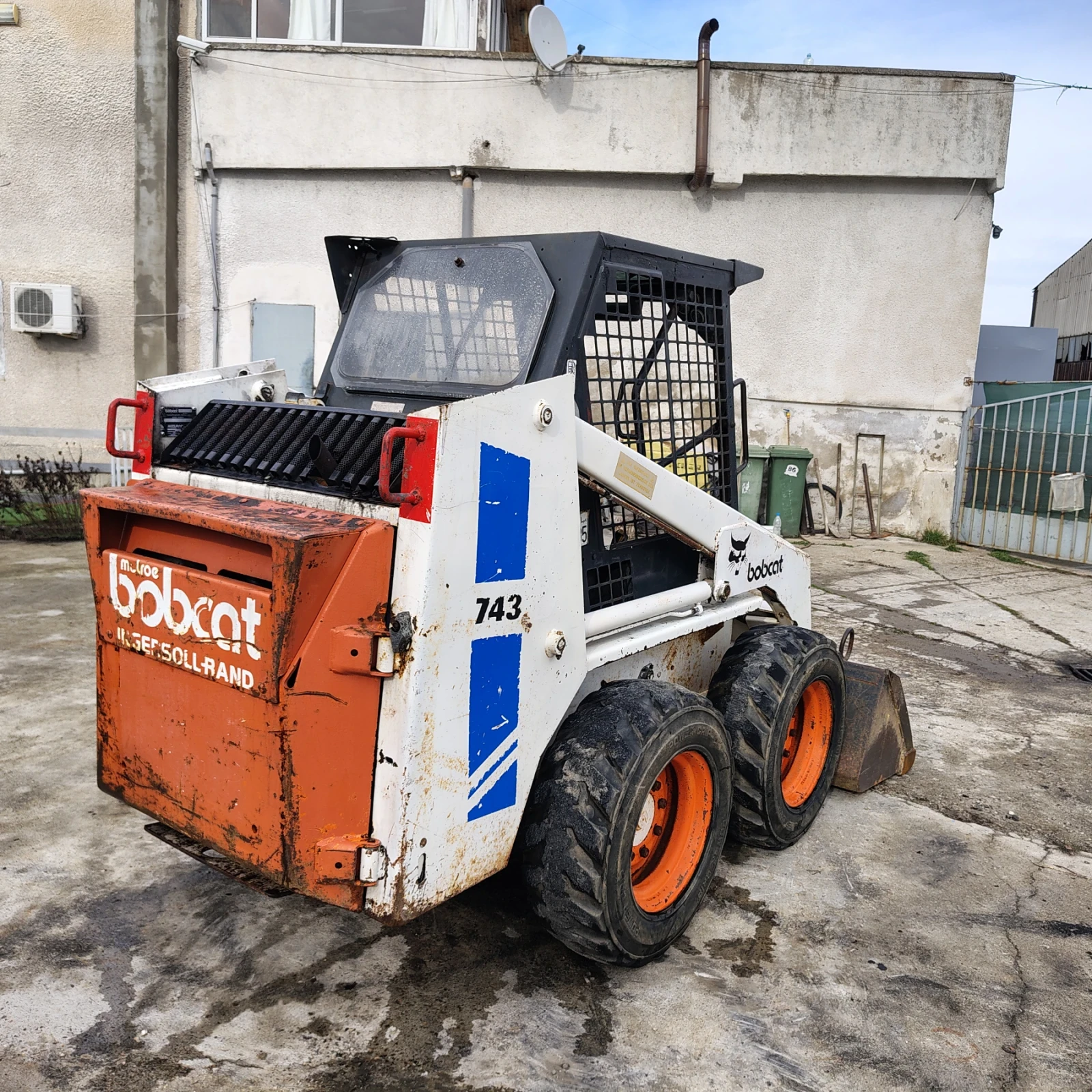 Мини челни товарачи Bobcat 743 - изображение 4