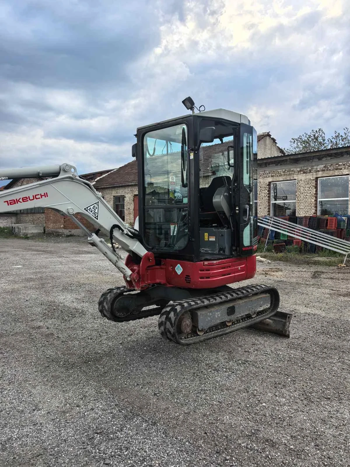 Багер Takeuchi TB23R, снимка 5 - Индустриална техника - 54259436