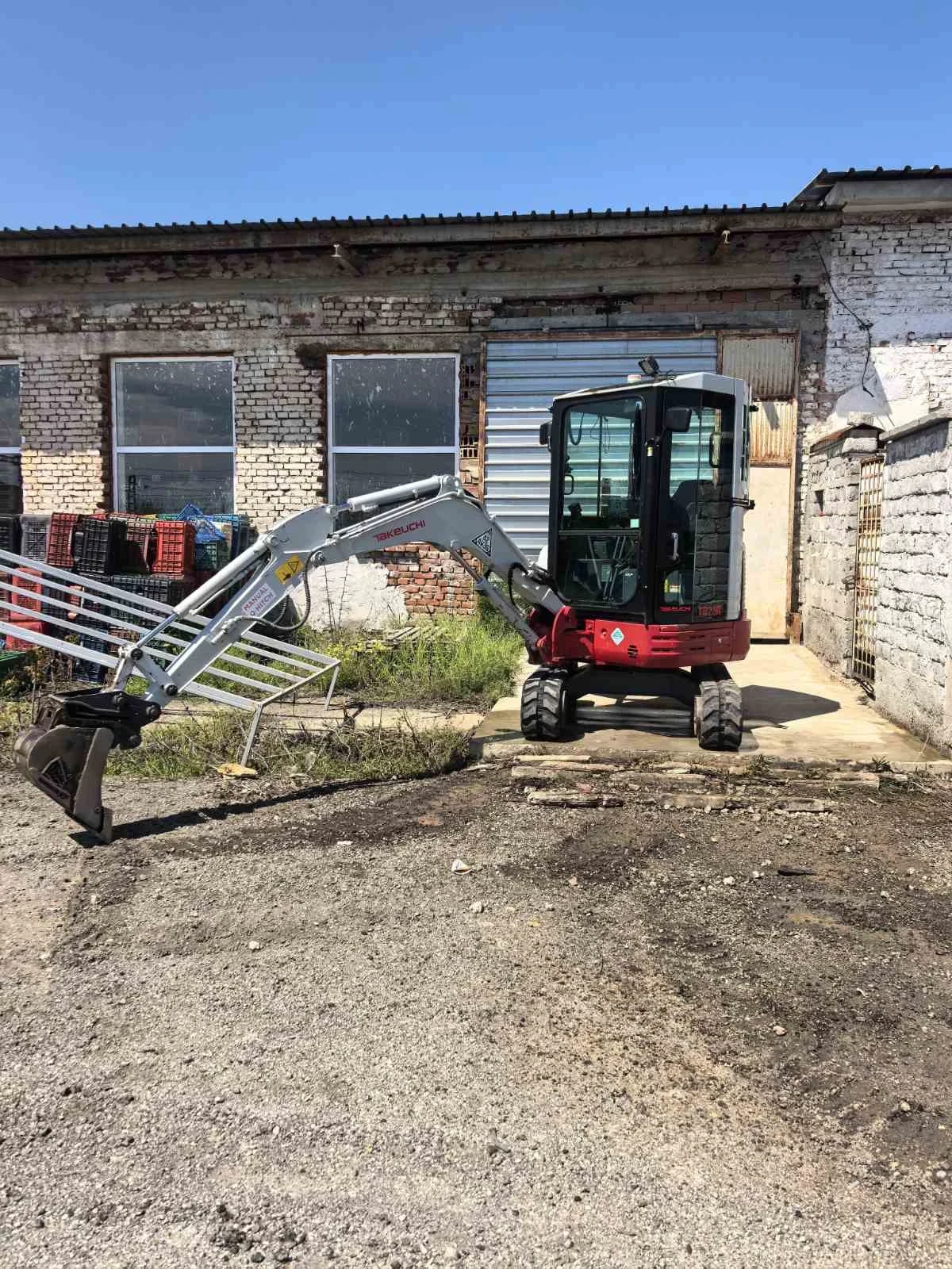 Багер Takeuchi TB23R, снимка 6 - Индустриална техника - 54259436