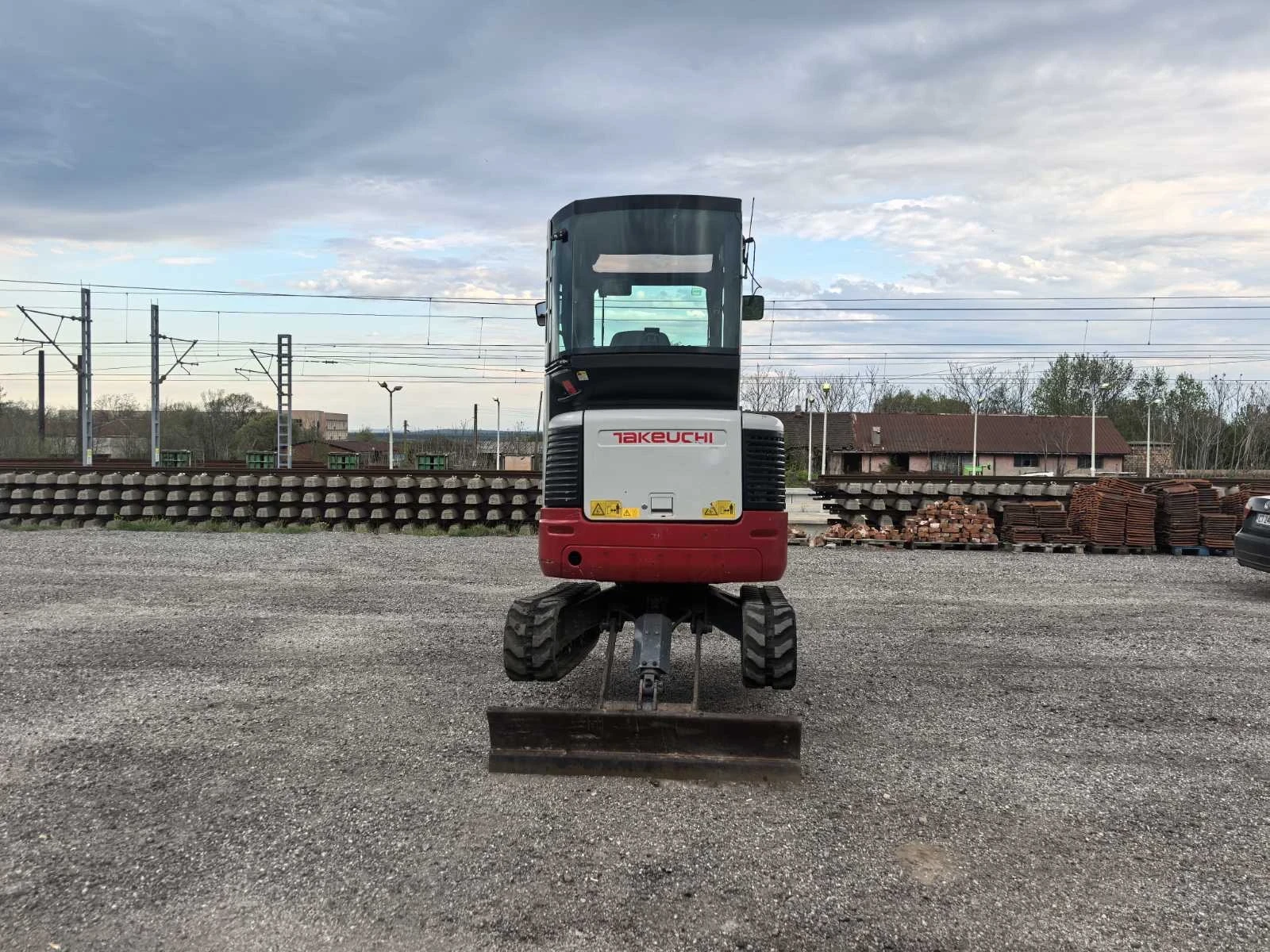 Багер Takeuchi TB23R, снимка 3 - Индустриална техника - 54259436