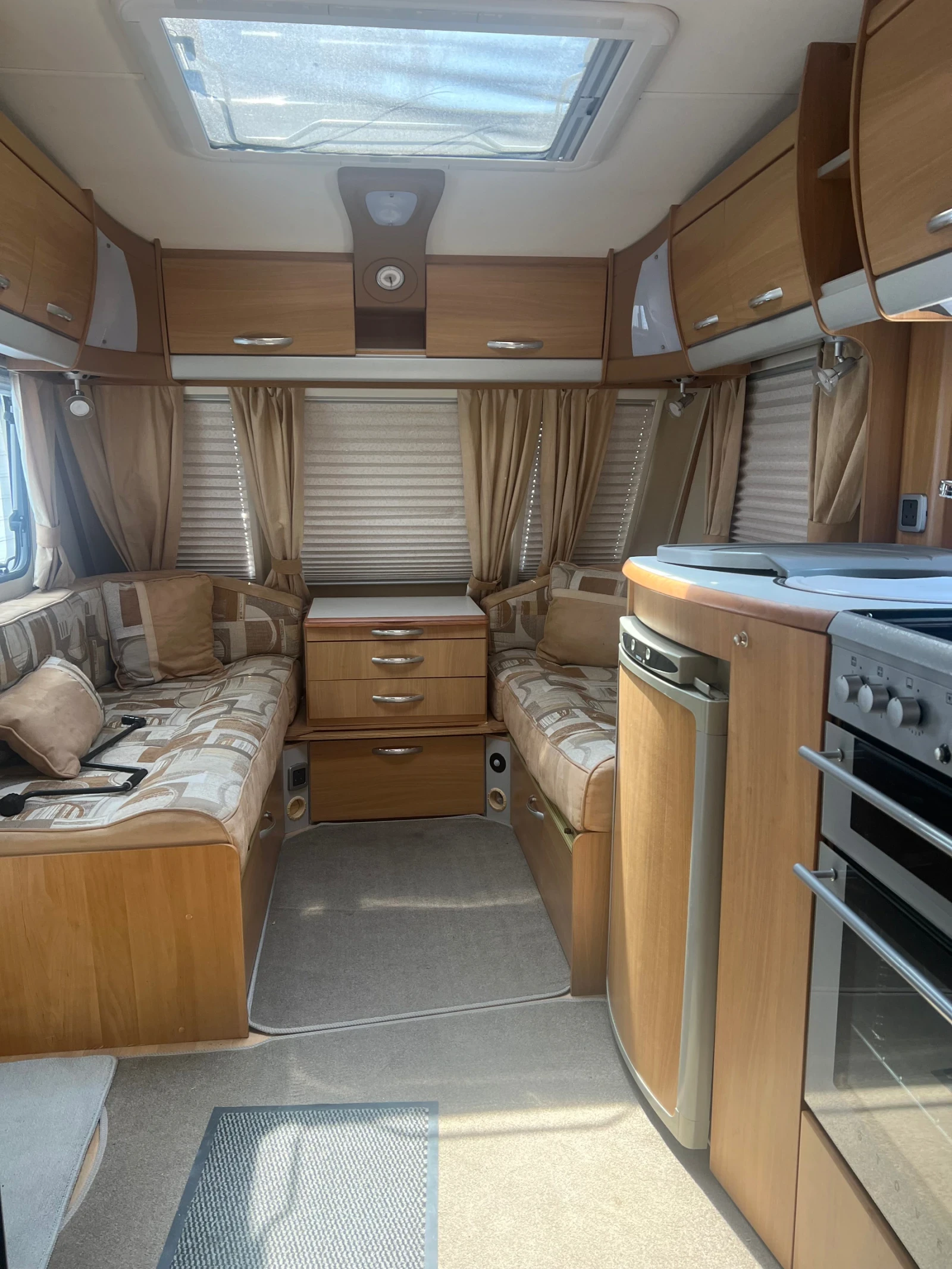 Каравана Swift ACE -feristar, снимка 10 - Каравани и кемпери - 55540463