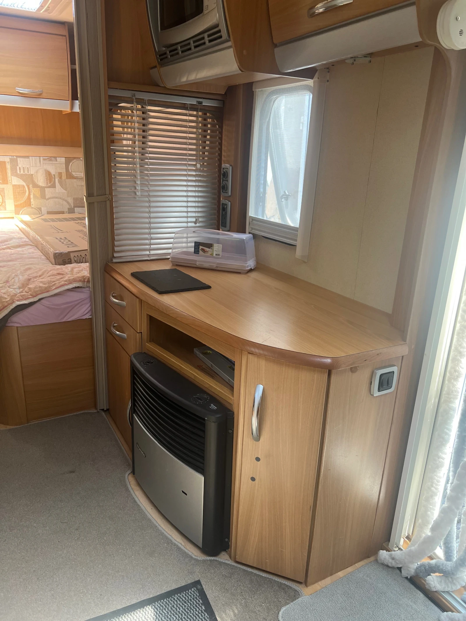 Каравана Swift ACE -feristar, снимка 8 - Каравани и кемпери - 55540463