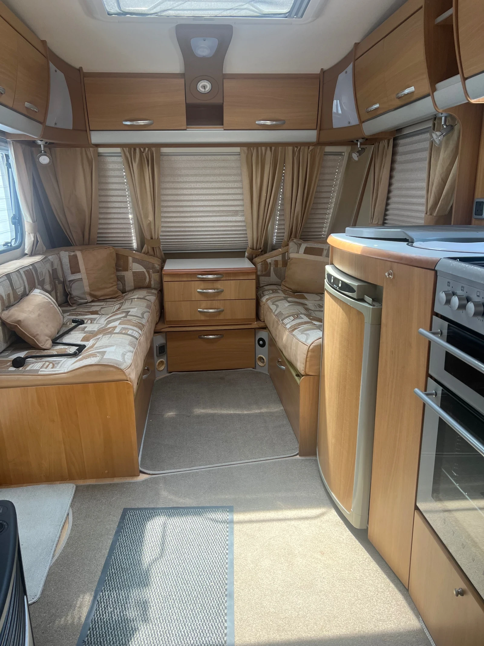 Каравана Swift ACE -feristar, снимка 9 - Каравани и кемпери - 55540463