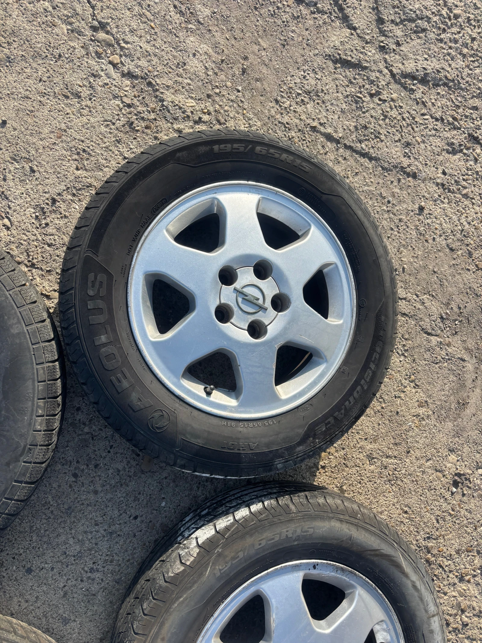 Гуми с джанти Други 195/65R15, снимка 5 - Гуми и джанти - 53876147