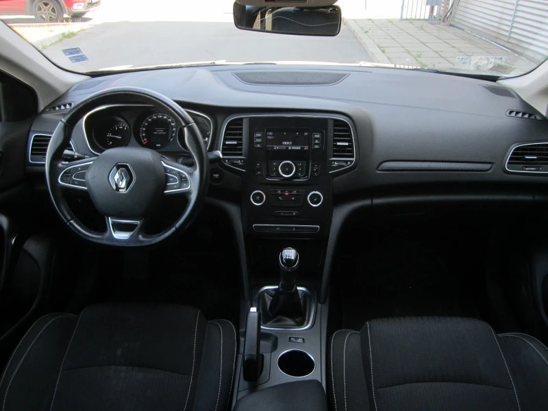 Renault Megane 1.5 dCi, снимка 8 - Автомобили и джипове - 41610402