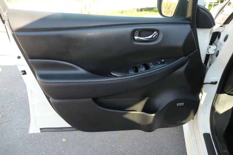 Nissan Leaf  FULL BOSE ДИСТРОНИК КАСКО N-Connecta Pro Pilot, снимка 14 - Автомобили и джипове - 48881339