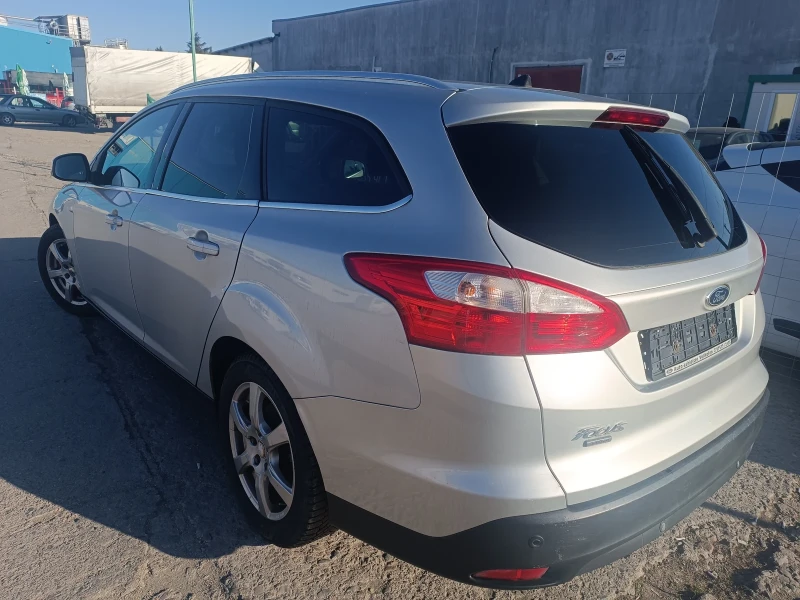 Ford Focus 1, 6i УНИКАЛЕН, ЛИЗИНГ , снимка 3 - Автомобили и джипове - 49093300