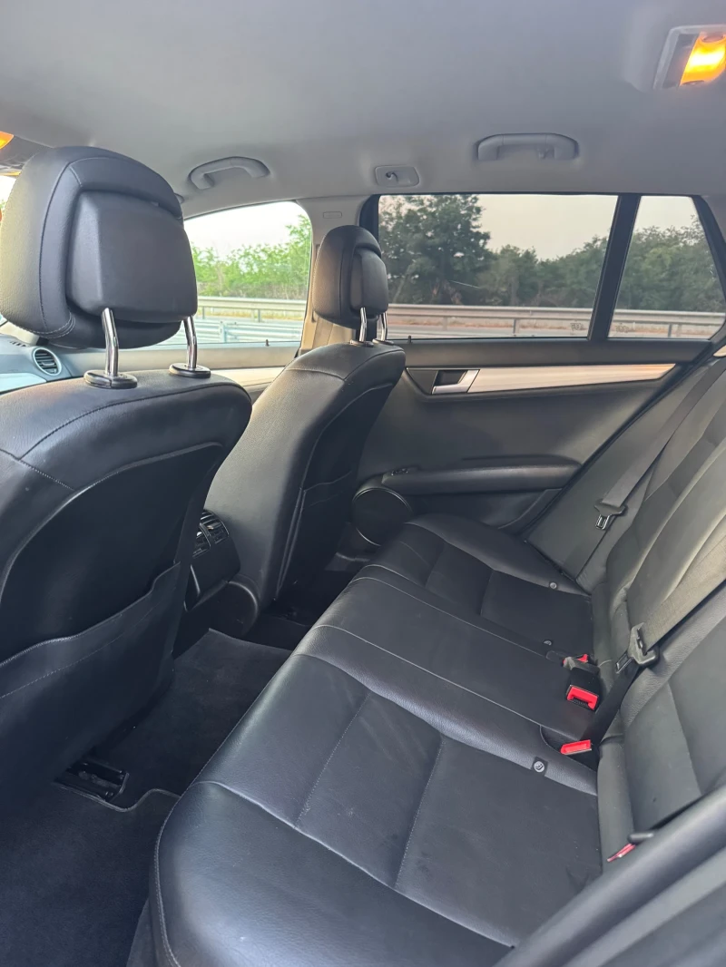 Mercedes-Benz C 300 4matic, снимка 10 - Автомобили и джипове - 52327652