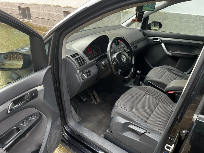 VW Touran 1.9 TDI, снимка 8 - Автомобили и джипове - 52718237