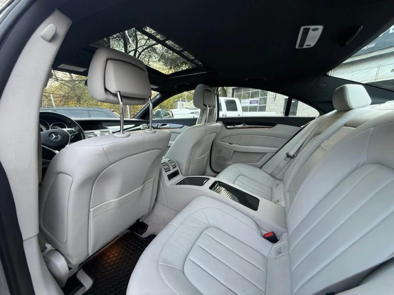 Mercedes-Benz CLS 550 * CARFAX * БЕЗ ПЪРВОНАЧАЛНА ВНОСКА, снимка 12 - Автомобили и джипове - 52851059