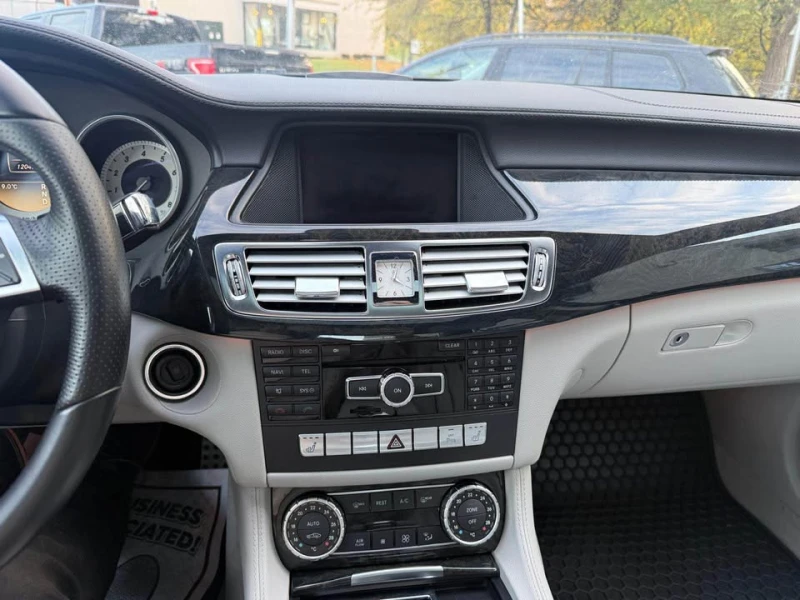 Mercedes-Benz CLS 550 * CARFAX * БЕЗ ПЪРВОНАЧАЛНА ВНОСКА, снимка 11 - Автомобили и джипове - 52851059