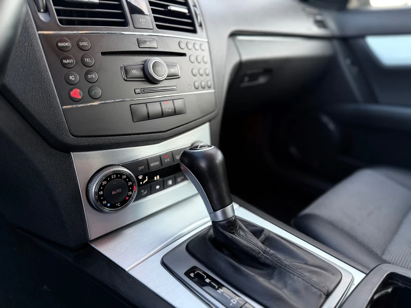 Mercedes-Benz C 220 * Avangarde * OM646 * Navi, снимка 10 - Автомобили и джипове - 53113913