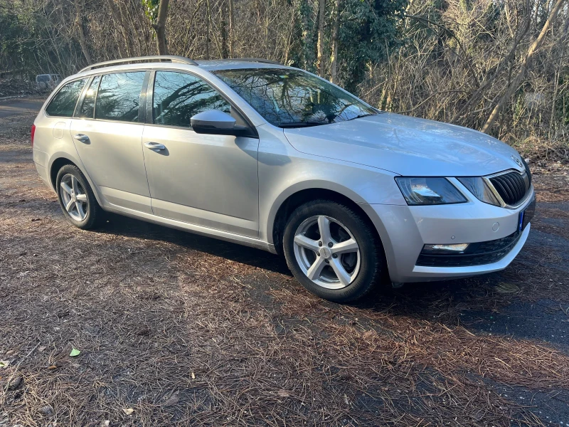 Skoda Octavia 2.0TDI DSG 4x4, снимка 2 - Автомобили и джипове - 53263560