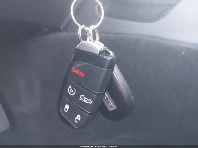 Dodge Challenger SXT - изображение 9