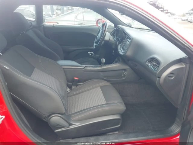 Dodge Challenger SXT - изображение 7