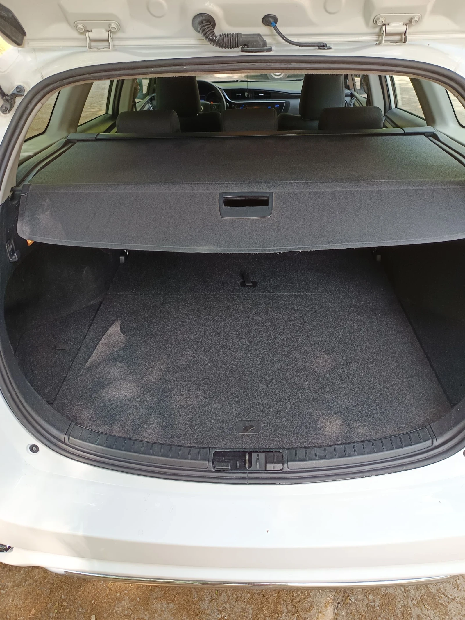 Toyota Auris 1.8 hybrid  - изображение 9